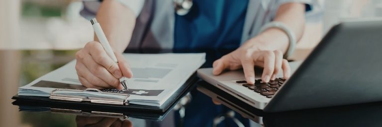 Qual é a diferença entre o prontuário digital e o papel?